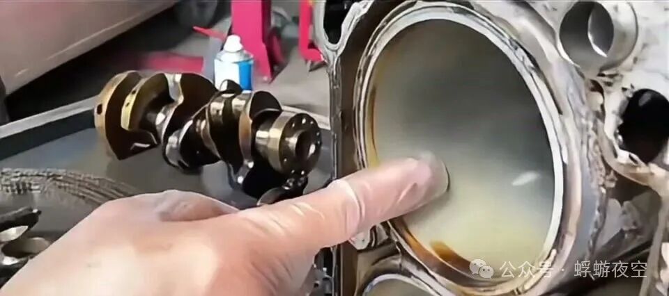 发动机积碳清理保养现场